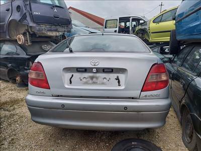 Toyota Avensis (T220) hátsó lökhárító 