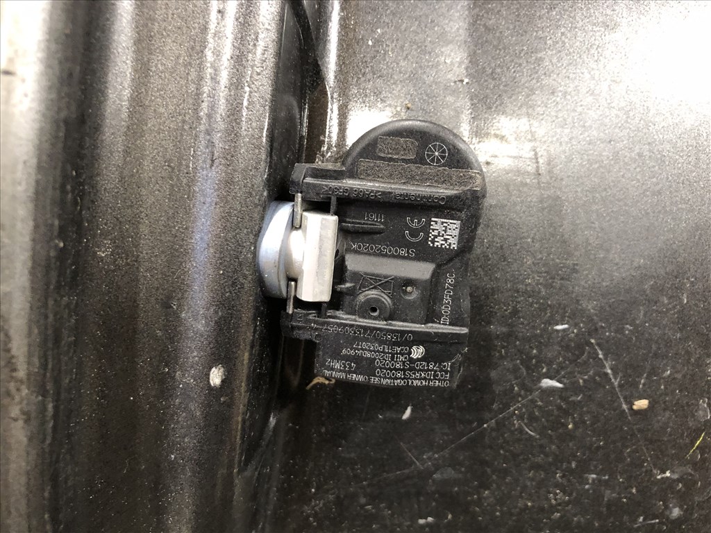 18 col gyári Ford szenzoros alufelni 18 colos 5x108 11. kép