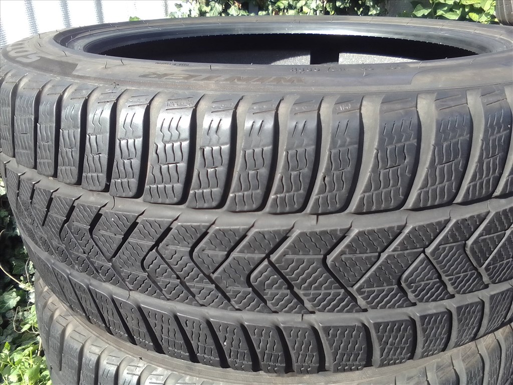  235/45R18 Pirelli Sottozero3 téli gumi garntúra 1. kép