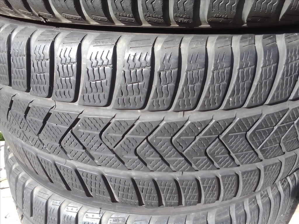  235/45R18 Pirelli Sottozero3 téli gumi garntúra 3. kép