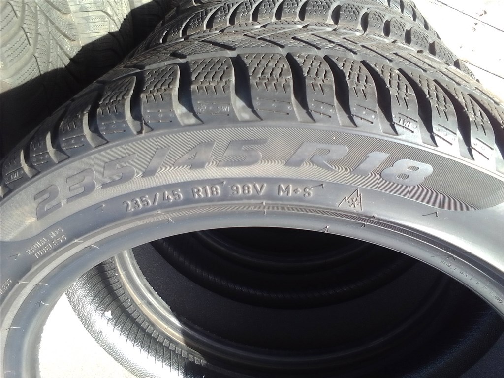  235/45R18 Pirelli Sottozero3 téli gumi garntúra 7. kép