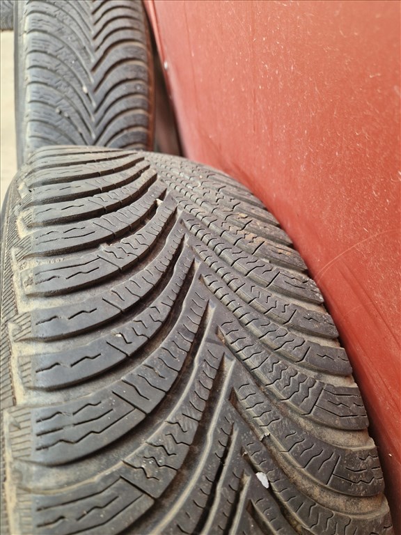  5x114.3 lyukosztású 15" használt lemezfelni, rajta 195/65 használt téli gumi gumi  4. kép