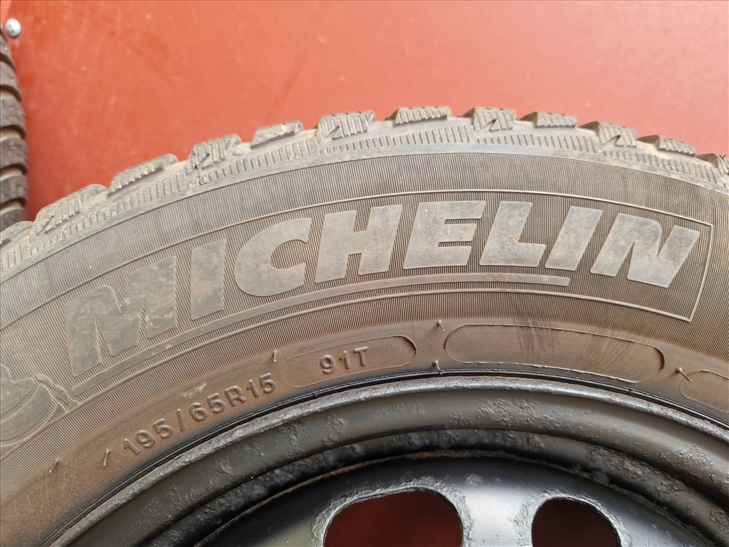  5x114.3 lyukosztású 15" használt lemezfelni, rajta 195/65 használt téli gumi gumi  5. kép