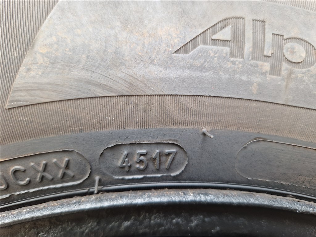  5x114.3 lyukosztású 15" használt lemezfelni, rajta 195/65 használt téli gumi gumi  6. kép