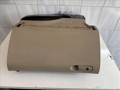 Audi A4 (B6/B7) kesztyűtartó