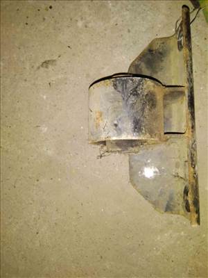 Mazda B2200 Tartó Bak