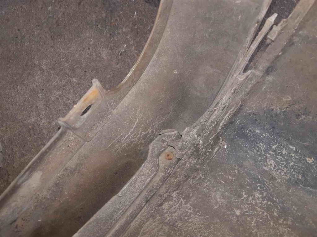 Suzuki Swift II 96-03 Hátsó Lökhárító 4. kép