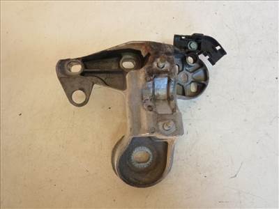 Audi A4 (8E B6) jobb első motortartógumibaktartó 8E0199352