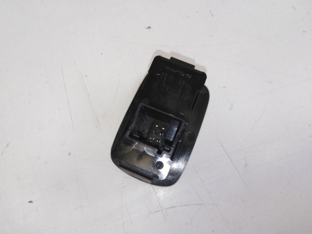 Citroen C4 grand picasso jobb hátsó ablakemelõ kapcsoló 96639378ZD 3. kép