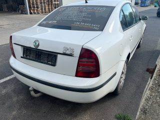 SKODA SUPERB I (3U4) Jobb hátsó Dobbetét (Kerékjárati, Műanyag)