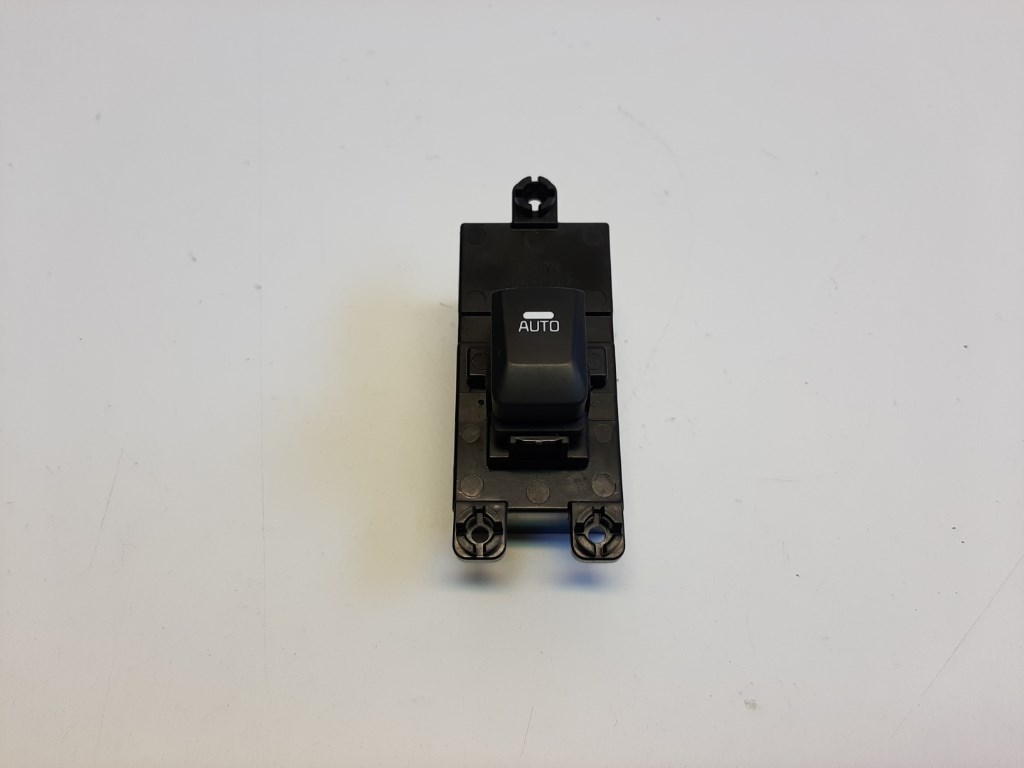 Kia Ceed (JD) jobb elsõ ablakemelõ kapcsoló 93580A2000 1. kép