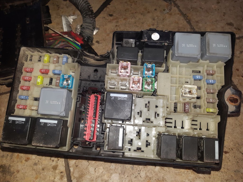 Ford Grand C-Max Biztosítéktábla / Relé Tábla AV6T-14K733 BUA 2. kép