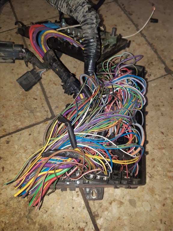 Ford Grand C-Max Biztosítéktábla / Relé Tábla AV6T-14K733 BUA 3. kép