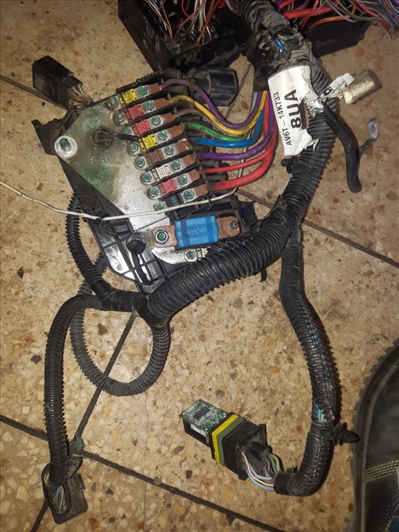 Ford Grand C-Max Biztosítéktábla / Relé Tábla AV6T-14K733 BUA 4. kép