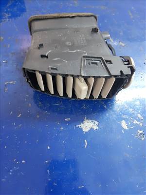 Nissan Micra Bal Középső Szellőző