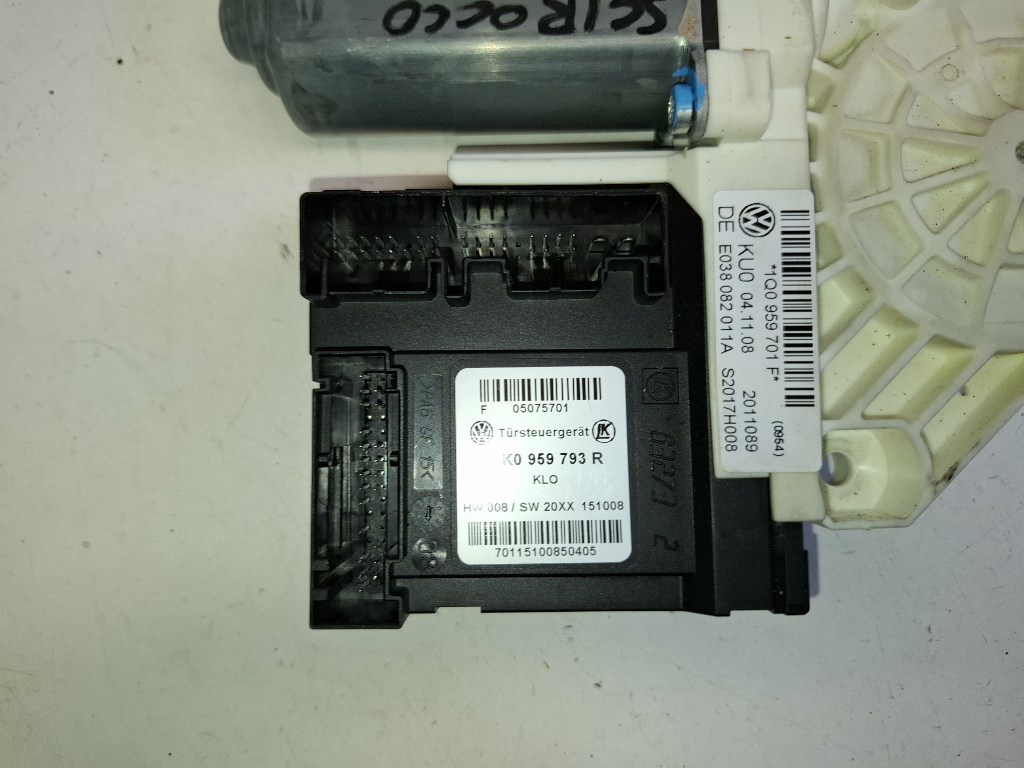 Volkswagen Scirocco bal elsõ ablakemelõ motor 1Q0959701F 4. kép