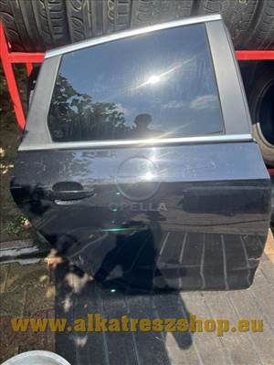 Opel Astra J jobb hátsó ajtó 5 ajtós fekete króm léces