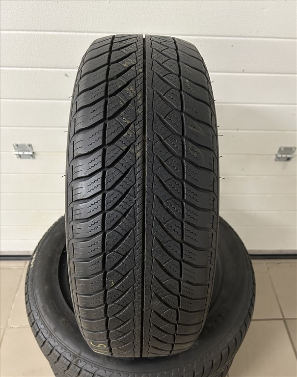 4db 205/60R16 Goodyear RFT téli gumi 205/60 R16 205 60 16 205/60/16 téligumi 2. kép