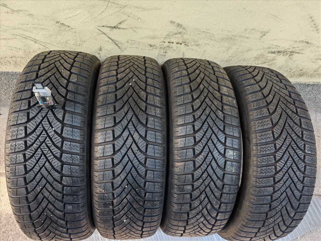  205/5517" újszerű Falken téli gumi gumi 3. kép