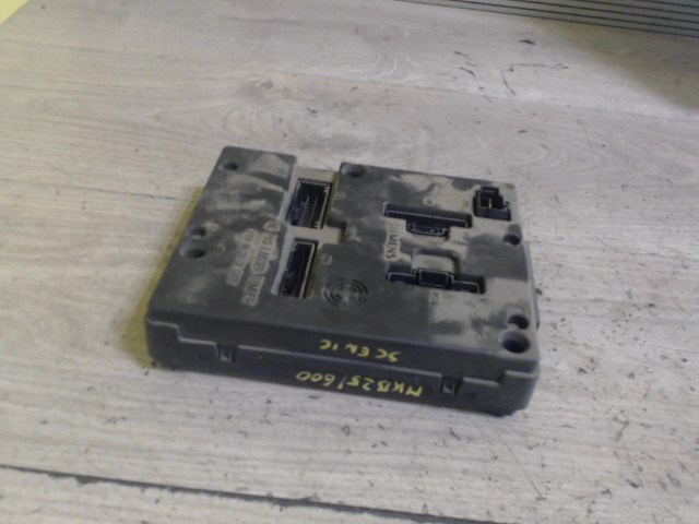 RENAULT MEGANE SCENIC 99-03 Biztosítéktábla BCM BSI BSM SAM GEM modul  1. kép