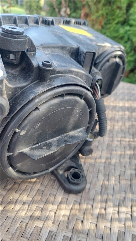 Skoda Octavia III Jobb első fènyszóró 3. kép