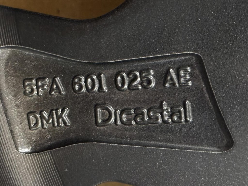 R19 Original Seat 8J ET49 - 5FA601025AE /  5FA 6010 25AE 1db alufelni felni 2. kép
