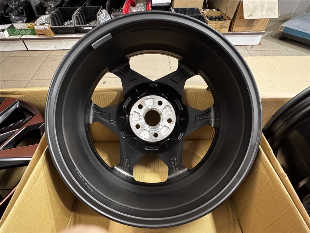 R19 Original Seat 8J ET49 - 5FA601025AE /  5FA 6010 25AE 1db alufelni felni 9. kép