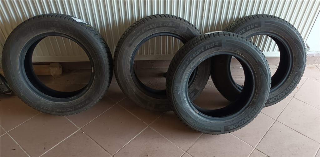 Jó állapotú Hankook téli gumi 185/5 R15 2016-os DOT-os 1. kép