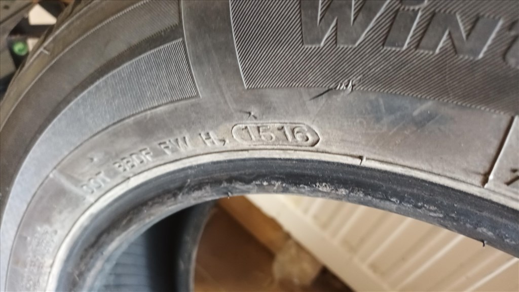 Jó állapotú Hankook téli gumi 185/5 R15 2016-os DOT-os 4. kép