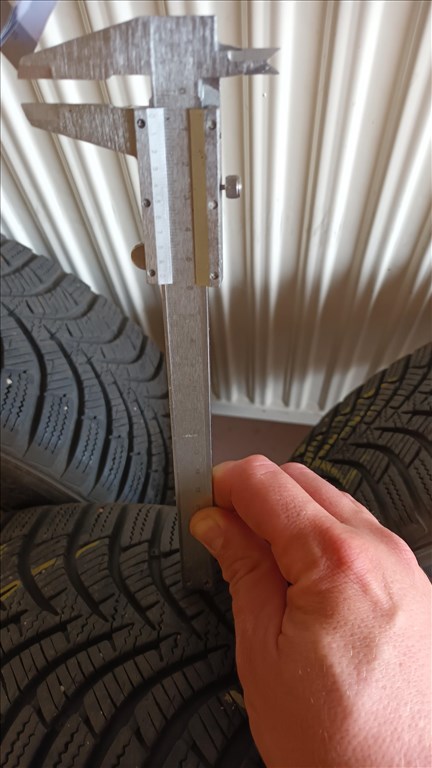 Jó állapotú Hankook téli gumi 185/5 R15 2016-os DOT-os 5. kép