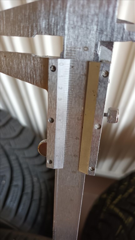 Jó állapotú Hankook téli gumi 185/5 R15 2016-os DOT-os 6. kép