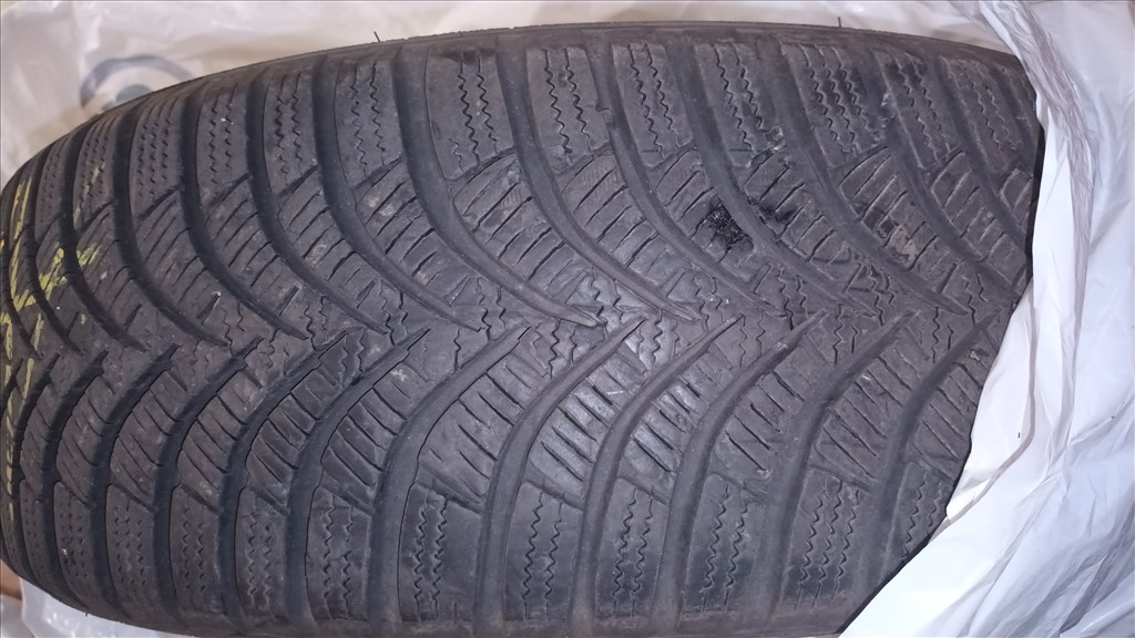 Jó állapotú Hankook téli gumi 185/5 R15 2016-os DOT-os 7. kép