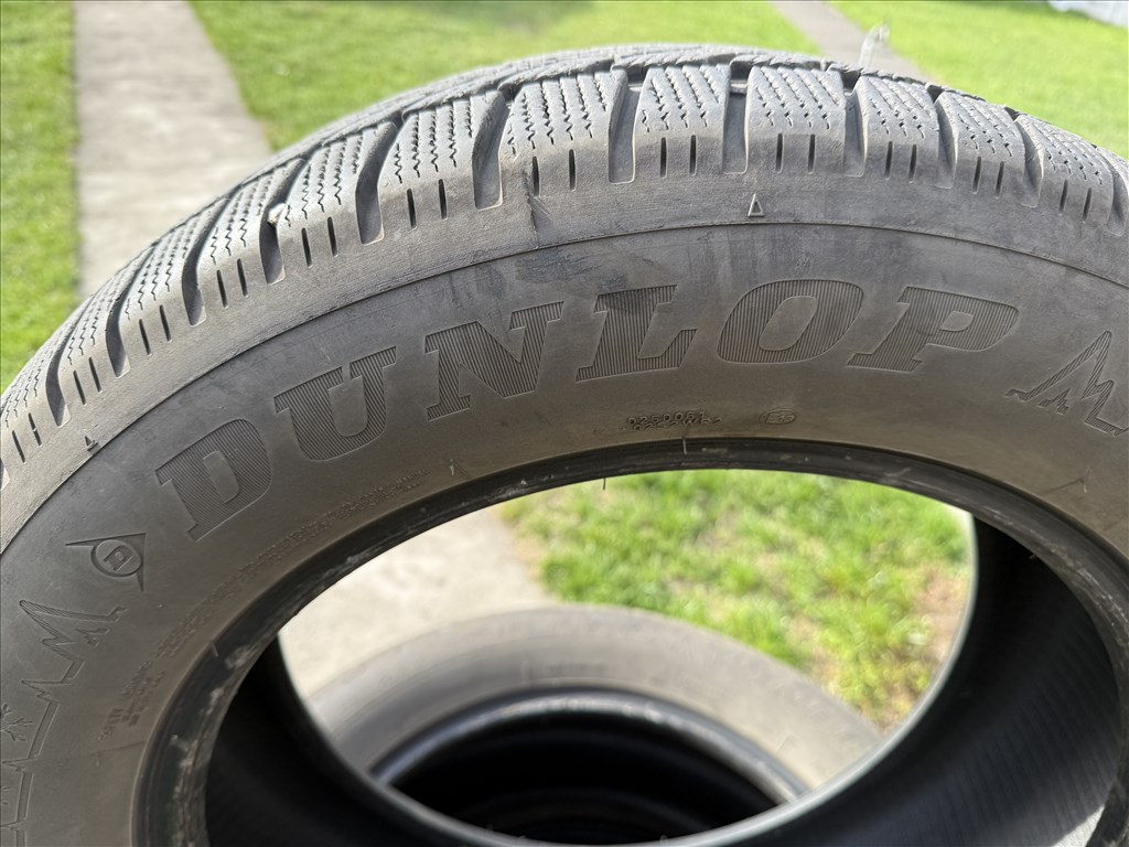  235/60 18 használt Dunlop téli gumi gumi 2. kép