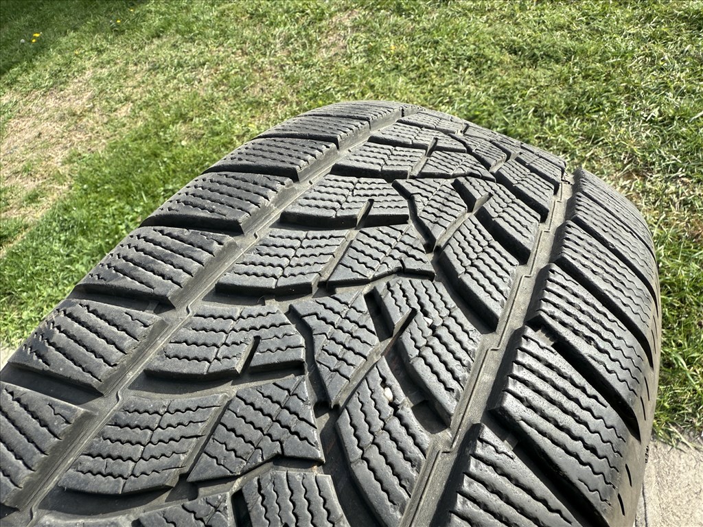  235/60 18 használt Dunlop téli gumi gumi 3. kép
