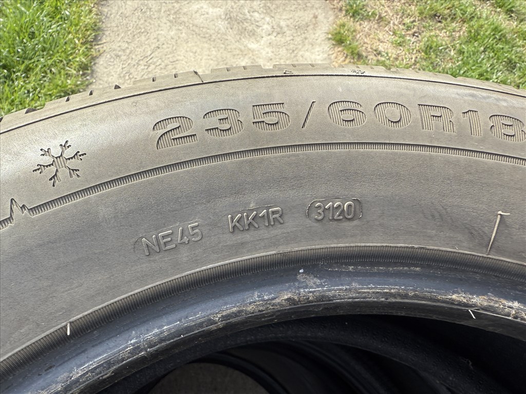  235/60 18 használt Dunlop téli gumi gumi 4. kép