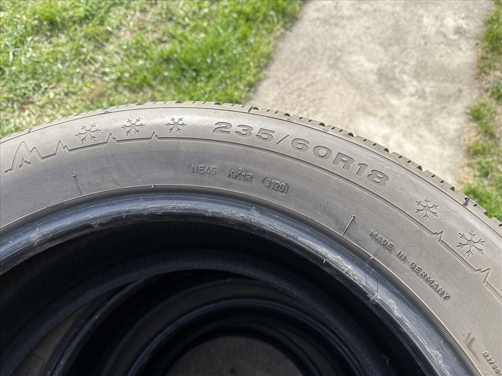  235/60 18 használt Dunlop téli gumi gumi 5. kép