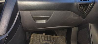 Ford Focus mk3 kesztyűtartó 