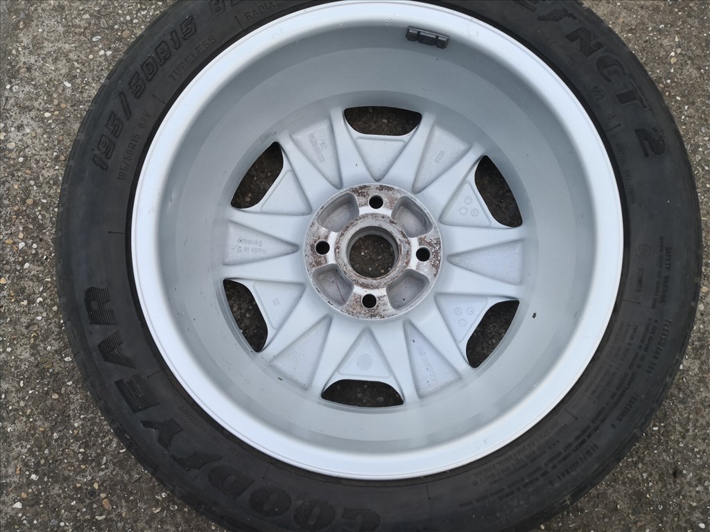 Audi 80 15-ös alufelni pótkeréknek 1db  7. kép