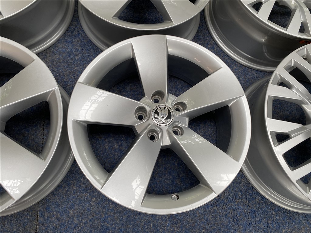 Skoda 17 gyári alufelni felni, 5x112, Kodiaq Superb  (3630) 4. kép