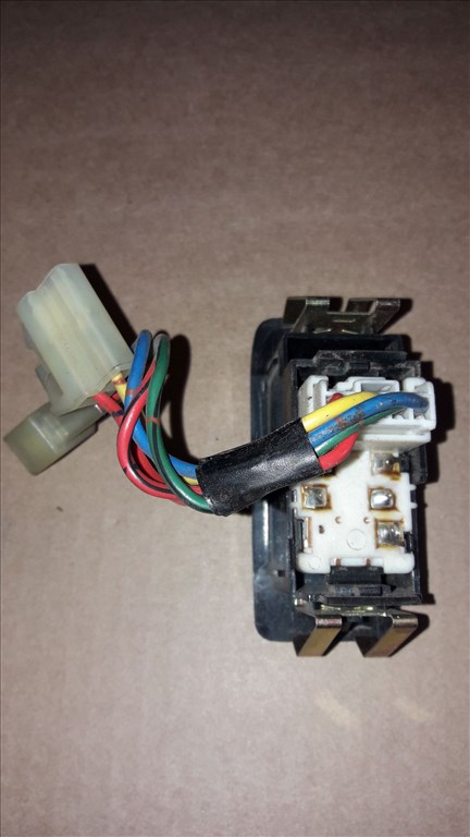 Suzuki Vitara Jobb Hátsó Ablakemelõ Kapcsoló 2. kép