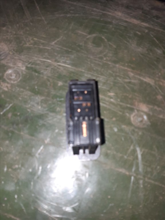 Suzuki Liana Bal Hátsó Ablakemelõ Kapcsoló 2. kép