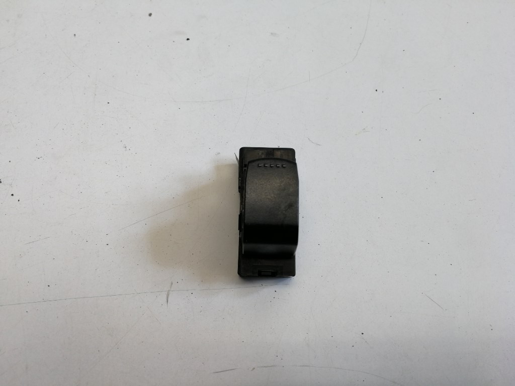 Opel Agila jobb elsõ ablakemelõ kapcsoló 1. kép