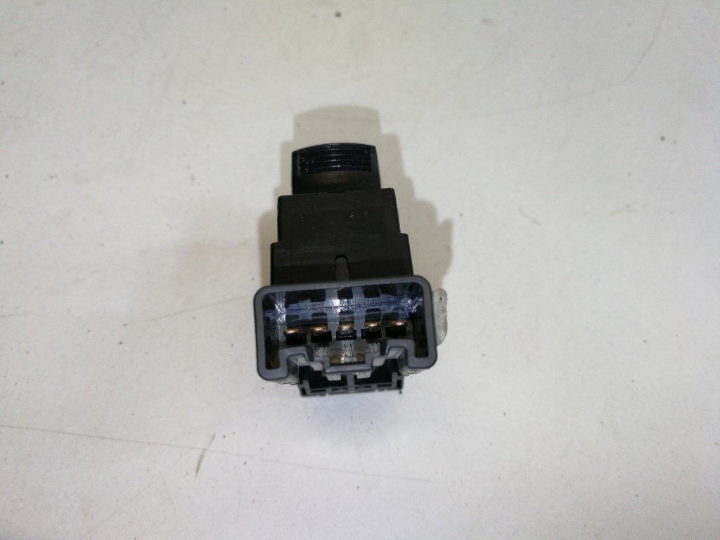 Opel Agila jobb elsõ ablakemelõ kapcsoló 3. kép