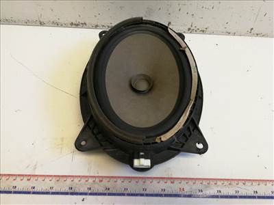 Toyota Prius Plus jobb első hangszóró 8616058240