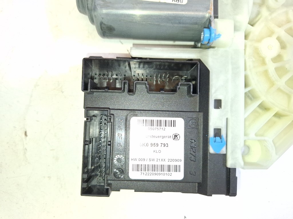 Volkswagen Golf VI 5 ajtós bal elsõ ablakemelõ motor 5K0959701D 5. kép