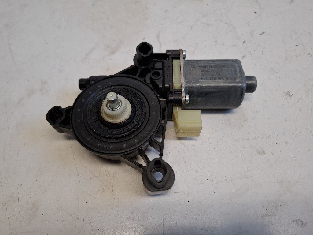 Volkswagen Golf VII (5G) bal elsõ ablakemelõ motor 5Q0959801B 0130822379 1. kép