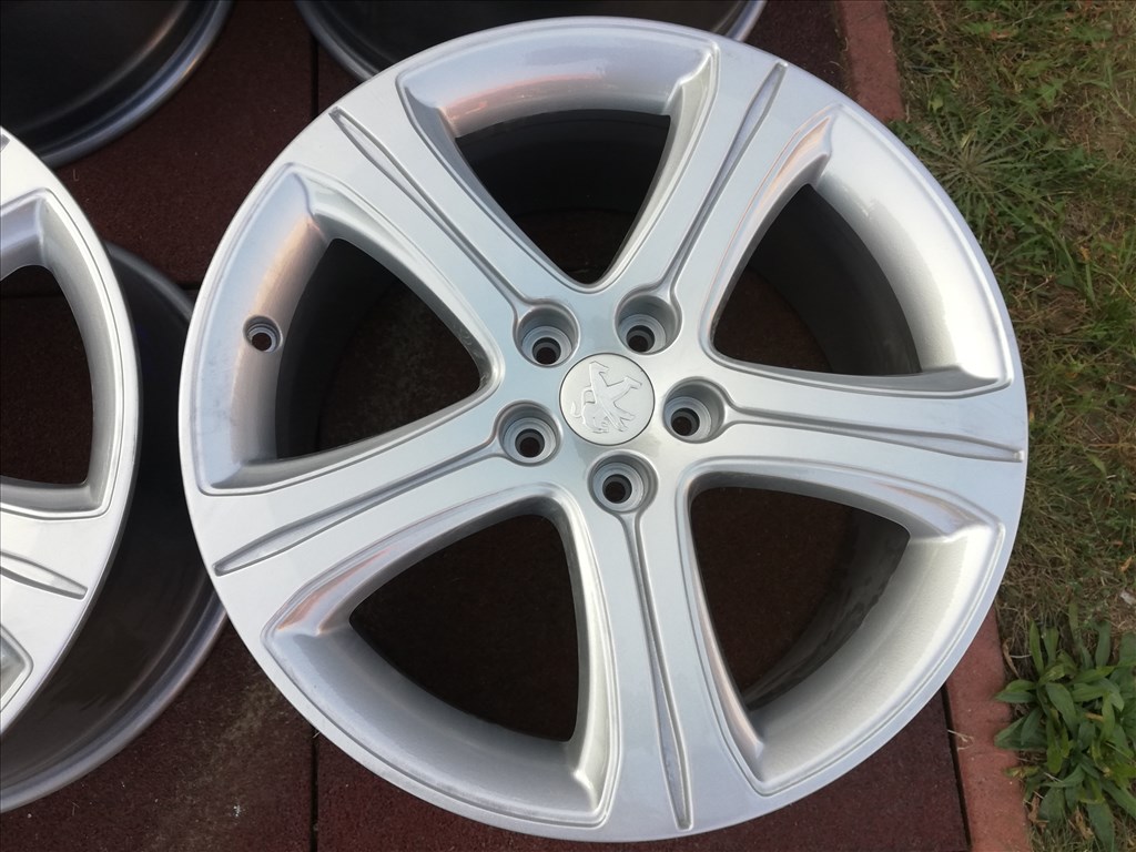  5x108 lyukosztású 8JJ 18" felújított (gyári felni) alufelni 4. kép