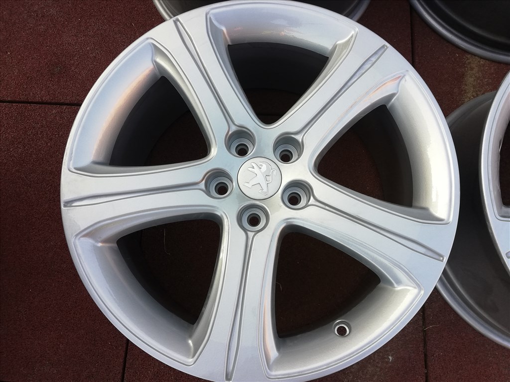  5x108 lyukosztású 8JJ 18" felújított (gyári felni) alufelni 5. kép