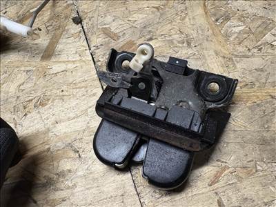 Audi A4 (B6/B7) 1.9 TDI Avant csomagtér zár