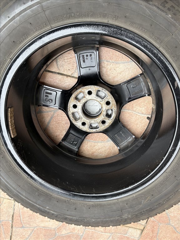  5x114.3 lyukosztású 17" újszerű Borbet alufelni, rajta 225/65 használt Bridgestone téli gumi gumi  2. kép